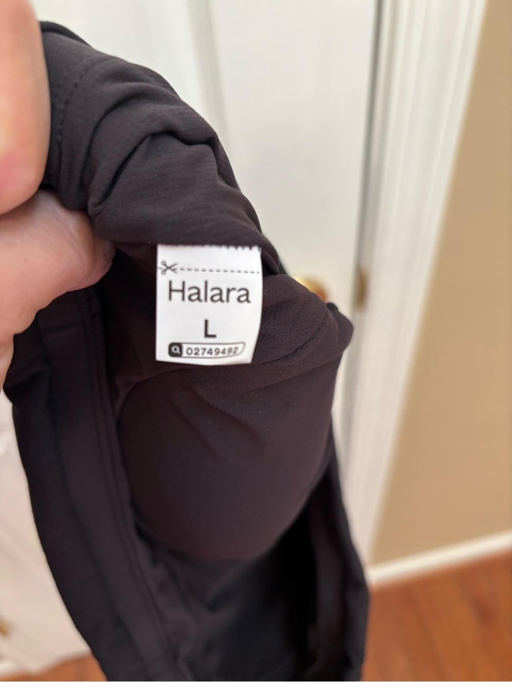 Halara SoftlyZero Adjust Halter w/ Thumb Hole Crop Yoga Sports Top, Size L, NWOT - Picture 5 of 5